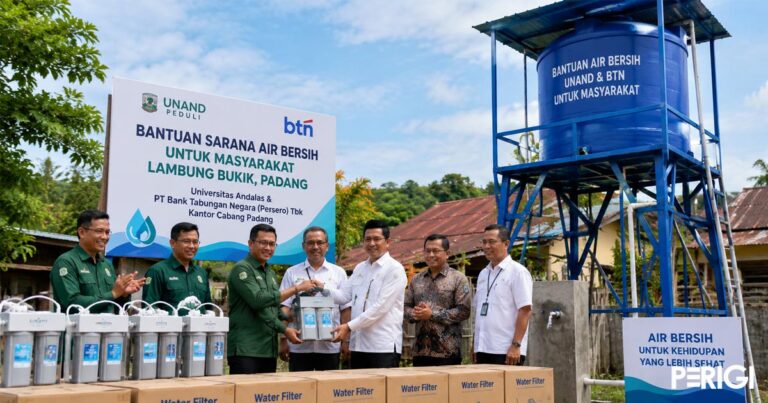 UNAND dan BTN Salurkan Bantuan Air Bersih untuk Warga Padang